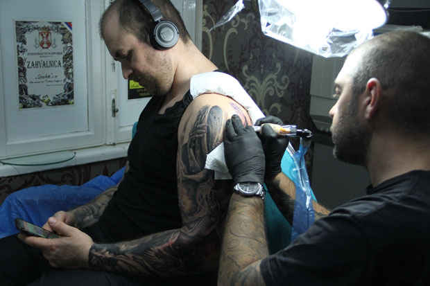 СТРАНЦИ ПОХОДЕ ЈУГ: Исплати нам се тетовирање у Нишу